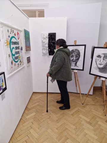 Trowbridge Service Users Group was proud to attend the opening night of Art Heals, a new exhibition by our friend and long-time supporter Nicola Davis, now showing at The Pound Arts Centre, Corsham